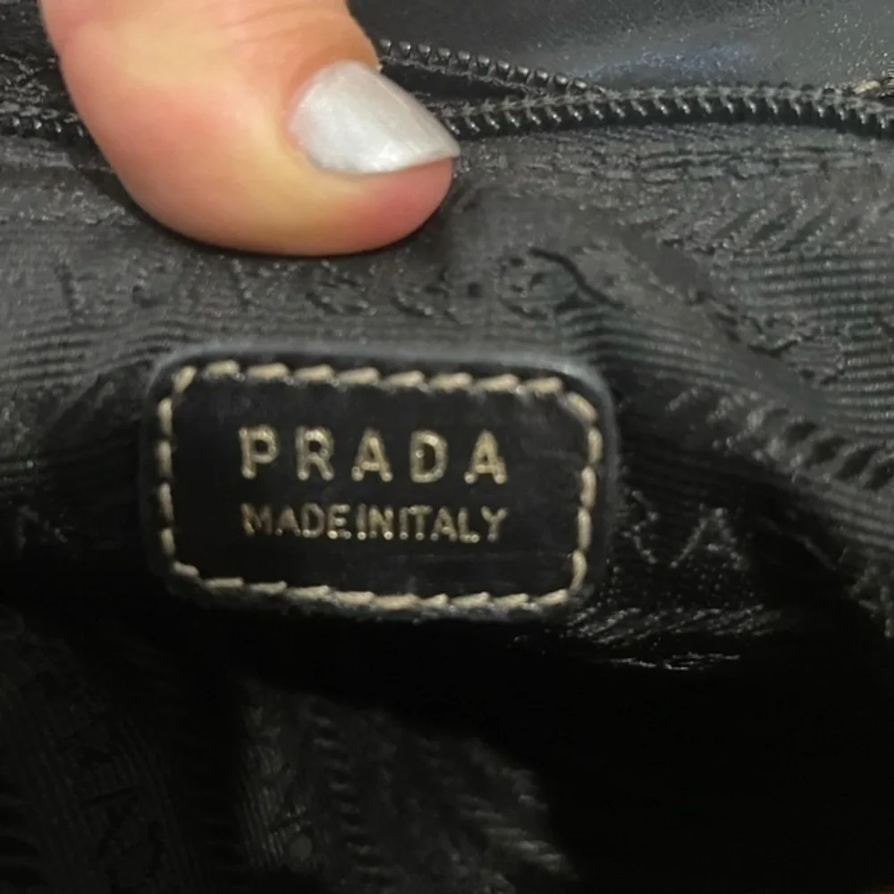 PRADA LEATHER BAG BLACK AND WHITE - Picture 8 of 16